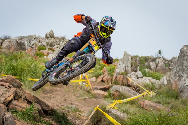 Pistolet airsoft : tout savoir sur la réplique de poing la plus populaire du loisir